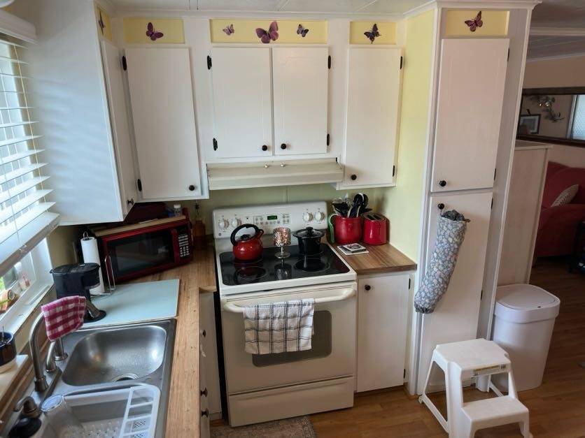 162 Zermatt Drive a Winter Haven, FL Mobile or Manufactured Home for Sale